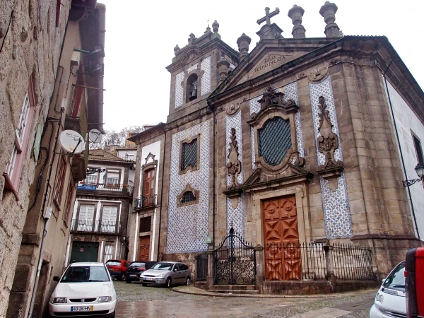 И еще одно азулежное чудо здесь припасено Igreja da Sao Pedru de Miragaia- 