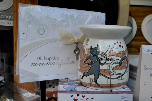 Мимо котов не пройду, даже в витрине) 