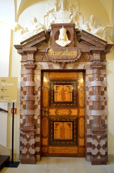 В Староместской ратуше (Старой ратуше). Starom?stsk? radnice
