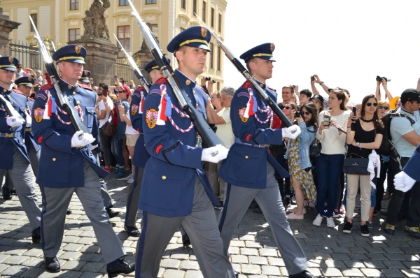 Смена караула в Пражском граде