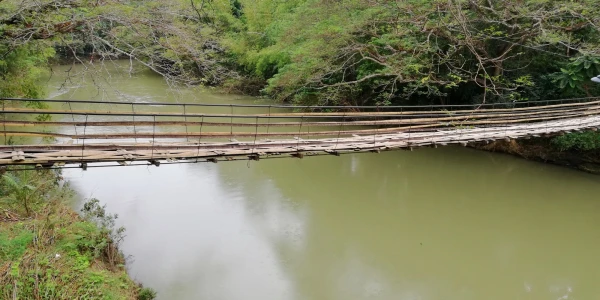 мосты Sipatan Twin Hanging Bridge