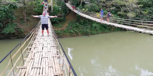 мосты Sipatan Twin Hanging Bridge