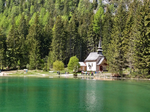 Церковка на берегу Браейса