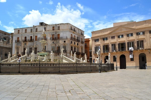 Piazza Pretoria (площадь Преториа)