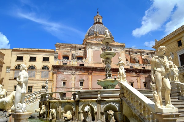Piazza Pretoria (площадь Преториа). Фонтан стыда (Fontana della Vergogna)