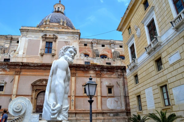 Piazza Pretoria (площадь Преториа). Фонтан стыда (Fontana della Vergogna) 