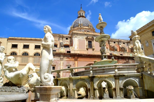 Piazza Pretoria (площадь Преториа). Фонтан стыда