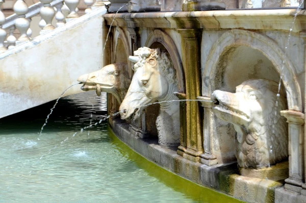 Piazza Pretoria (площадь Преториа). Фонтан стыда