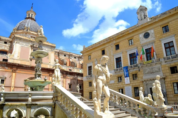 Piazza Pretoria (площадь Преториа). Фонтан стыда