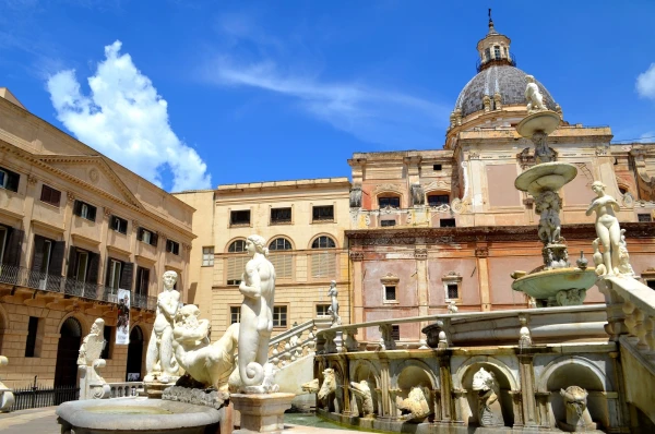 Piazza Pretoria (площадь Преториа). Фонтан стыда