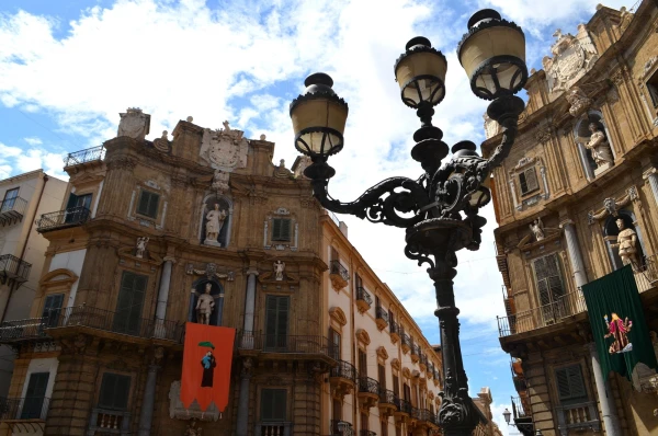 Площадь Кватро Канти (piazza Quatro Canti)