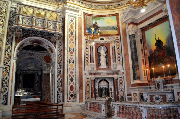 В церкви Дель Джезу (Chiesa del Gesy)