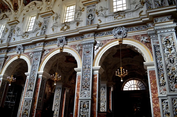В церкви Дель Джезу (Chiesa del Gesy)