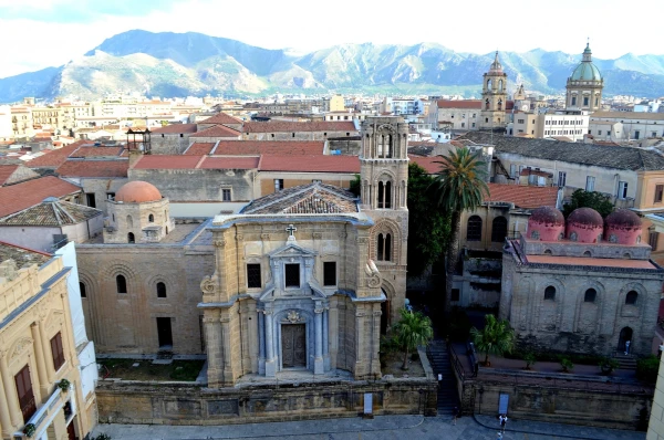 Виды на город с террасы церкви Святой Катерины (Chiesa di Santa Caterina)