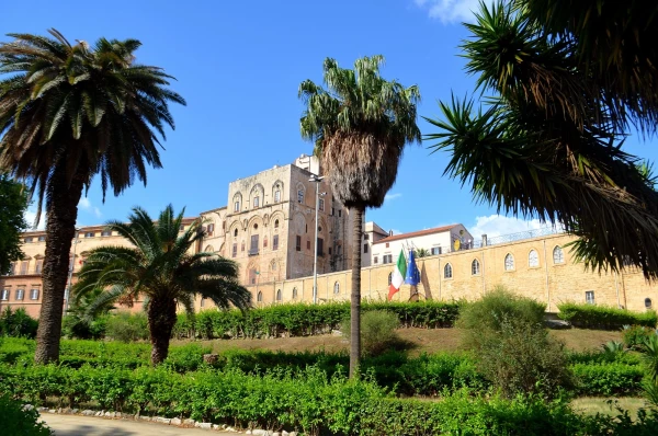 Норманнский (Palazzo dei Normanni) или Королевский дворец (Palazzo Reale)