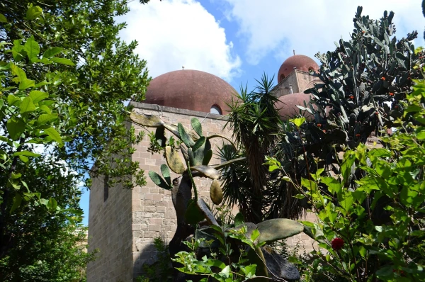 Церковь Сан-Джованни-дельи-Еремити (Chiesa di San Giovanni degli Eremiti) - бывший бенедиктинский монастырь