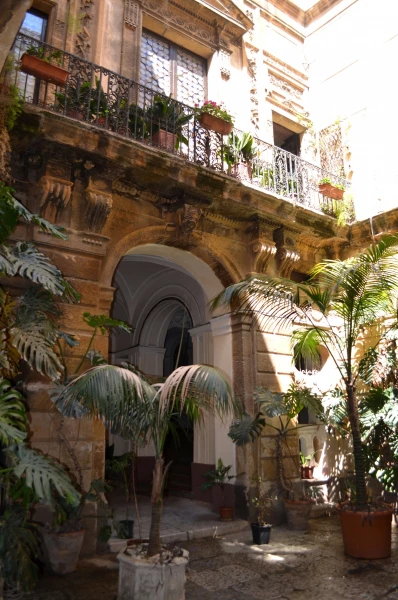 Внутренний двор Палаццо Конте Федерико (Palazzo Conte Federico)