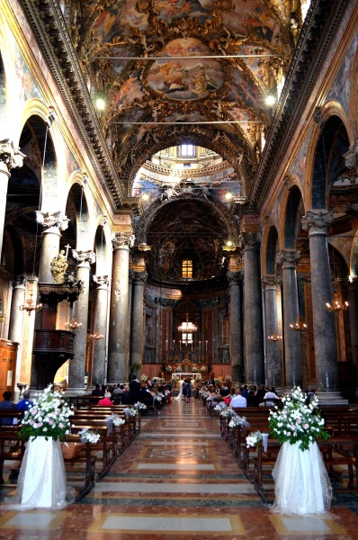 В церкви Сан-Джузеппе-деи-Театини (Chiesa di San Giuseppe dei Teatini)