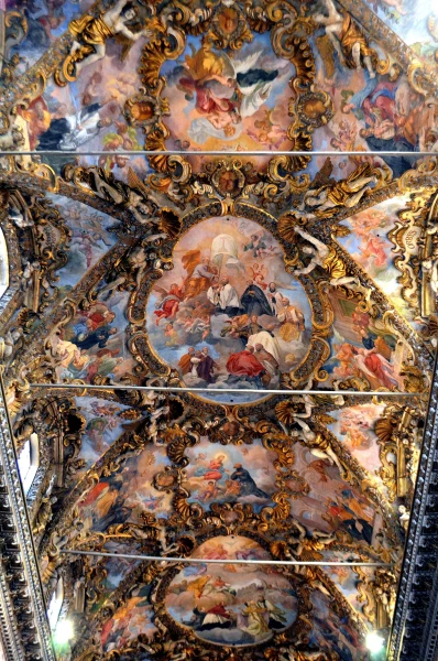 В церкви Сан-Джузеппе-деи-Театини (Chiesa di San Giuseppe dei Teatini)