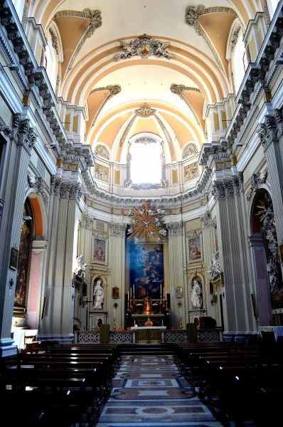 В церкви Святой Терезы в Кальсе (Chiesa di Santa Teresa alla Calsa)