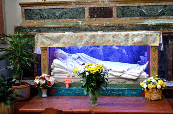 В церкви Святой Терезы в Кальсе (Chiesa di Santa Teresa alla Calsa)