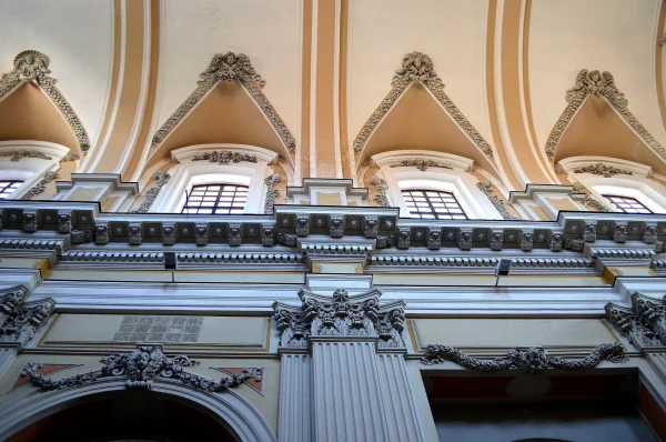 В церкви Святой Терезы в Кальсе (Chiesa di Santa Teresa alla Calsa)