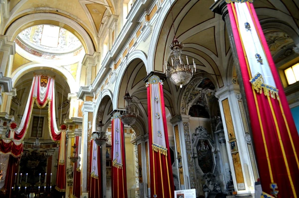 В церкви Санта Мария Кармин (Chiesa di Santa Maria del Carmine)