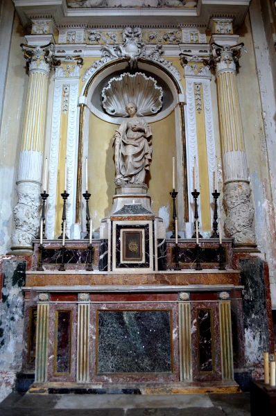 В церкви Санта Мария Кармин (Chiesa di Santa Maria del Carmine)