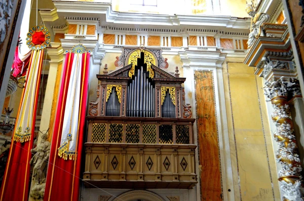 В церкви Санта Мария Кармин (Chiesa di Santa Maria del Carmine)