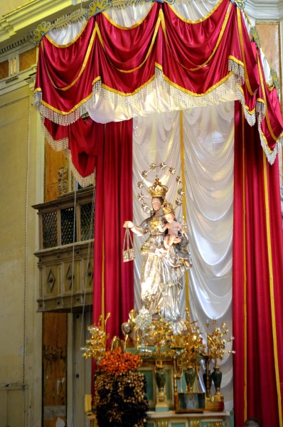 В церкви Санта Мария Кармин (Chiesa di Santa Maria del Carmine)