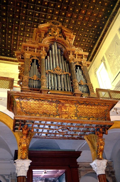 В церкви Ла Ганча (Chiesa S.Maria degli Angeli (La Gancia). Самый старинный орган в Палермо