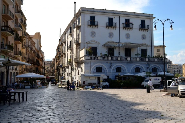 Морская площадь (Piazza Marina)