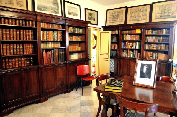 В палаццо Мирто (Museo Palazzo Mirto)