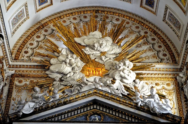 В церкви Сан Игнасио Оливелла (Chiesa di Sant'Ignazio All'Olivella) 