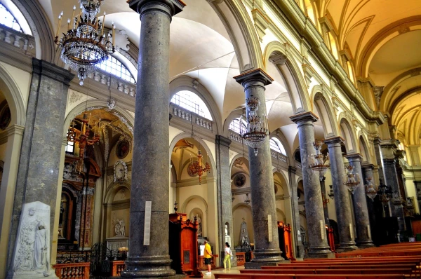 В церкви Святого Доменика (Chiesa di San Domenico)