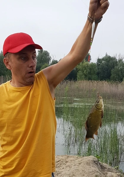 Кроме карасиков ловились даже лини