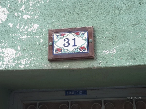  таблички на домах...под стать городу