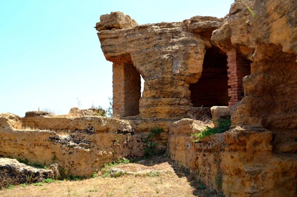В Долине храмов. Зона некрополя (Necropoli paleocristiana)