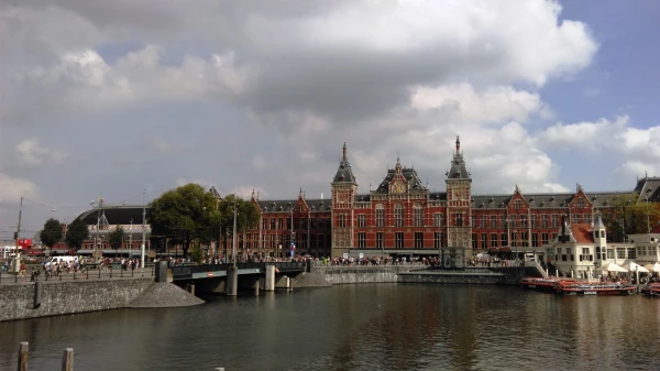 Опять Amsterdam Centraal, далее - курс на Заандам...