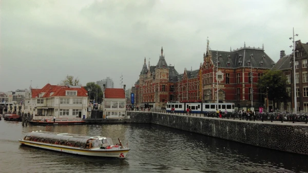 Крайняя прогулка - курс на Amsterdam Centraal...