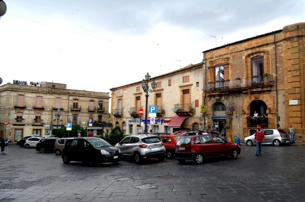 На пьяцца Гарибальди (piazza Garibaldi)