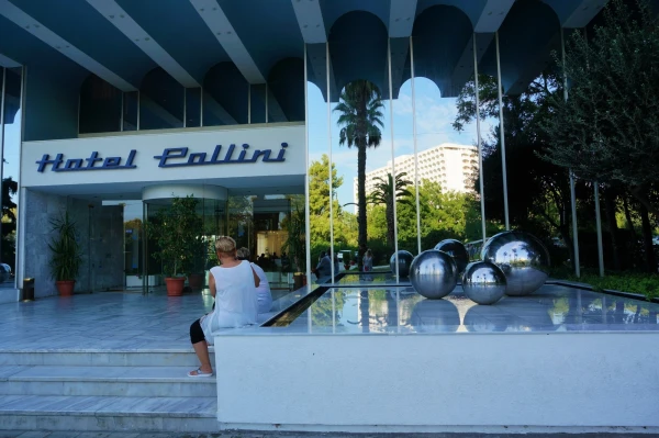 Вход в Pallini Beach 