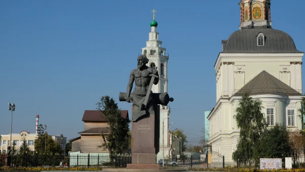 Памятник Никите Демидову - основателю династии тульских оружейников