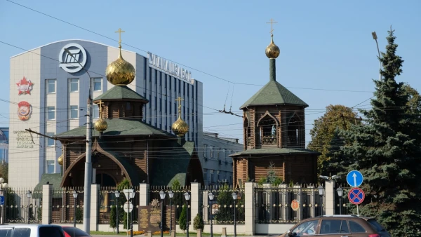Какая-то старинная церковь