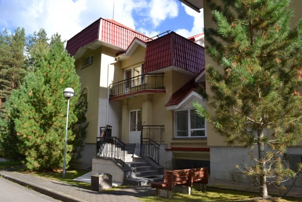 Территория пансионата