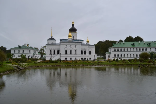 Территория Спасо-Елеазаровского женского монастыря