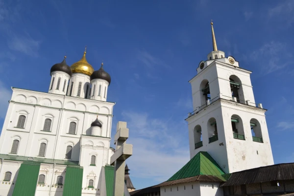 Территория Псковского Кремля