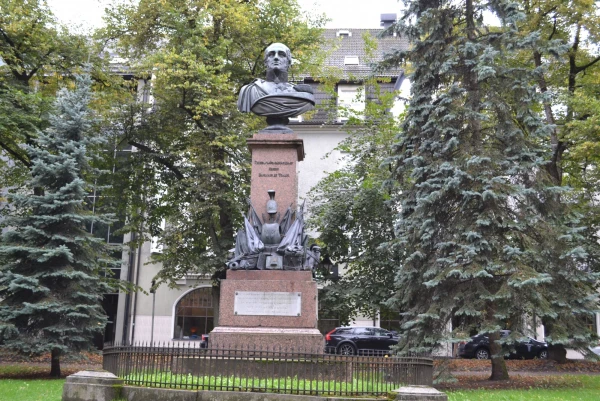 Памятник Барклаю де Толли вТарту