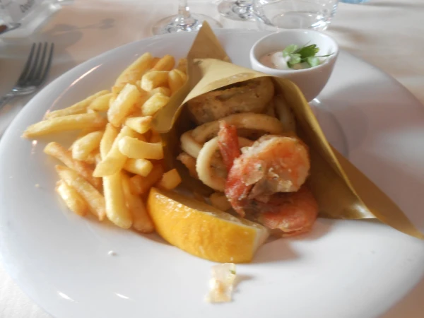 Микс из морепродуктов в основном ресторане