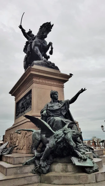 Monumento a Vittorio Emanuele II, но лев понравился гораздо больше!